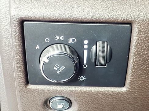 Used 2019 Jeep Grand Cherokee Overland image 17