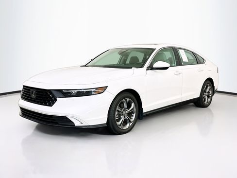 Used 2024 Honda Accord EX image 3
