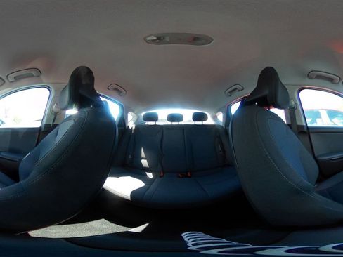 Used 2025 Kia K4 LXS image 40