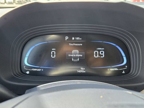 Certified 2025 Hyundai Venue Limited FWD image 25