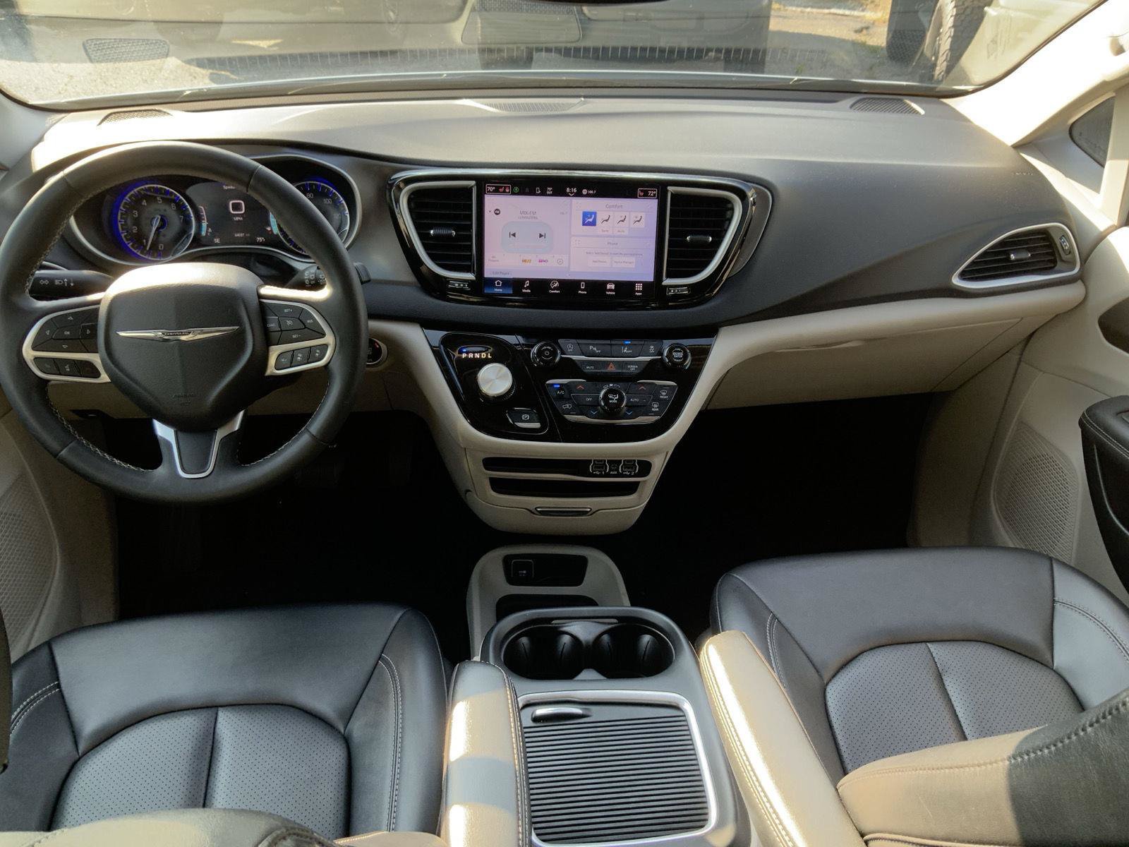Used 2024 Chrysler Pacifica Touring-L FWD image 44