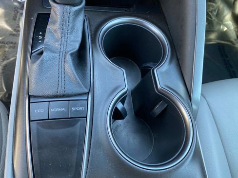 Used 2023 Toyota Camry SE image 10