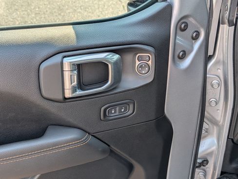 Used 2021 Jeep Wrangler Unlimited Sahara AWD/4WD image 18