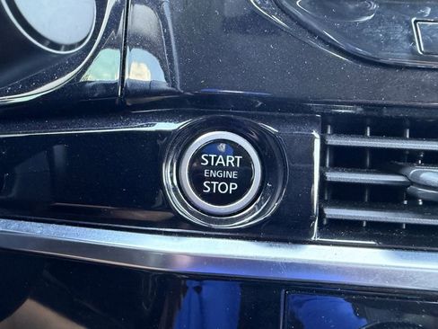 Used 2023 Nissan Pathfinder SL AWD/4WD image 27
