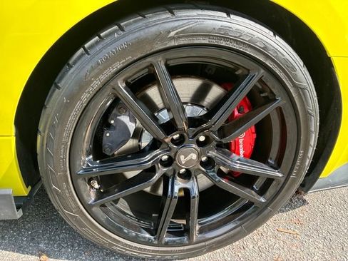 Used 2021 Ford Mustang Shelby GT500 w/ Technology Package RWD image 13