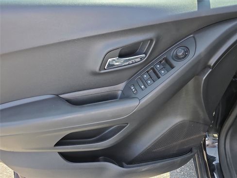 Used 2020 Chevrolet Trax LT w/ Driver Confidence Package image 17