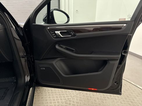 New 2025 Porsche Macan image 39