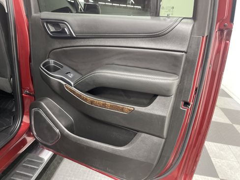 Used 2017 Chevrolet Suburban LT image 19