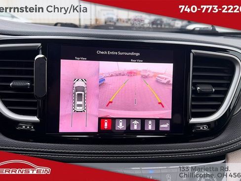 Used 2023 Chrysler Pacifica Touring-L w/ Road Tripper Package image 18