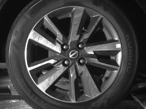 Used 2025 Nissan Versa SV FWD image 15