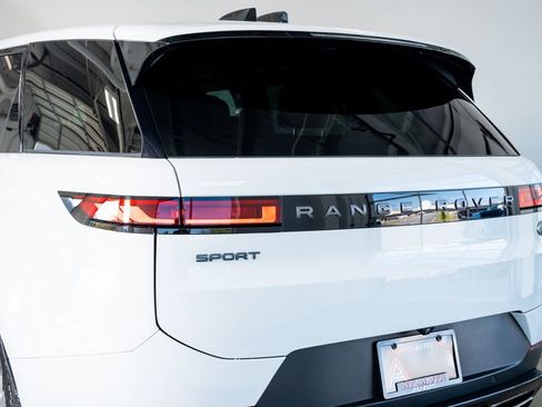 Used 2023 Land Rover Range Rover Sport SE image 22