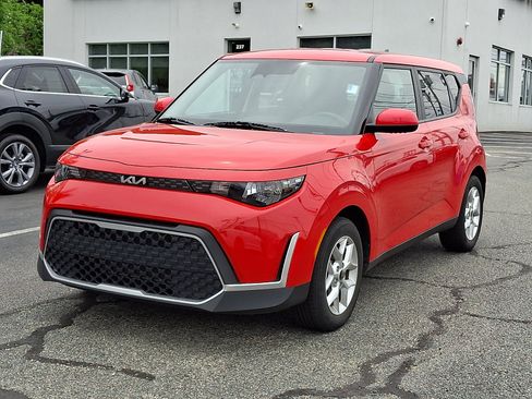Certified 2023 Kia Soul LX w/ LX Technology Package FWD image 2