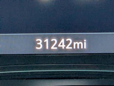 Used 2023 Chevrolet Traverse LT image 29