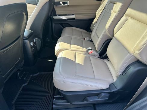 Used 2020 Ford Explorer XLT w/ Equipment Group 202A RWD image 19