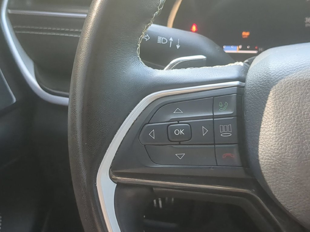 Used 2022 Jeep Grand Cherokee L Laredo AWD/4WD image 17