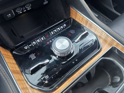 Used 2023 Jeep Grand Wagoneer L Series III image 25