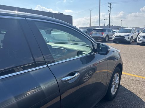 Used 2020 Kia Sorento LX image 16