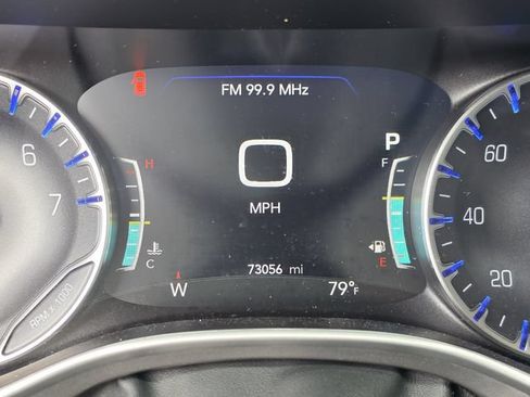 Used 2024 Chrysler Pacifica Touring-L FWD image 37