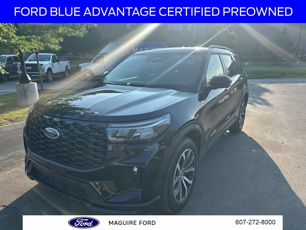 Certified 2025 Ford Explorer ST-Line AWD/4WD image 9