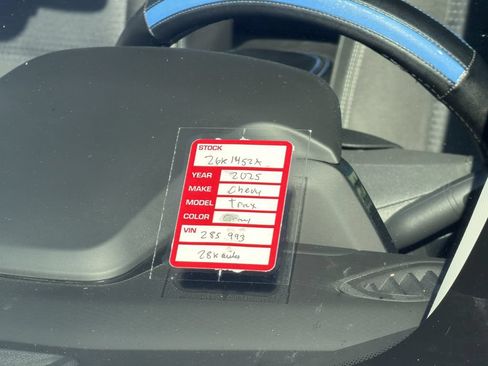 Used 2025 Chevrolet Trax LT FWD image 10