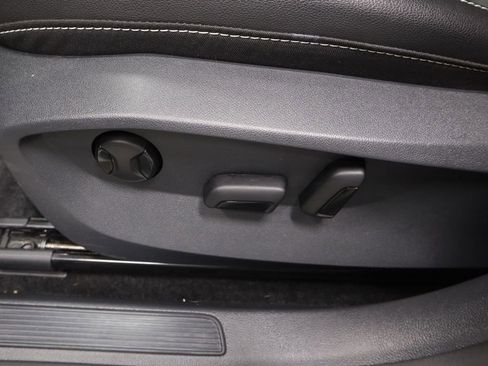 Used 2023 Volkswagen Taos SE w/ Panoramic Sunroof Package image 24