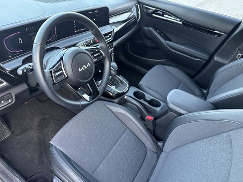 Used 2025 Kia Seltos S image 2