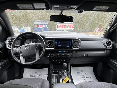 Used 2017 Toyota Tacoma TRD Off-Road image 14