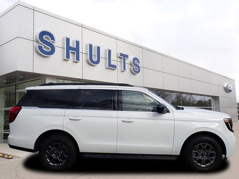 Used 2025 Ford Expedition Active image 4