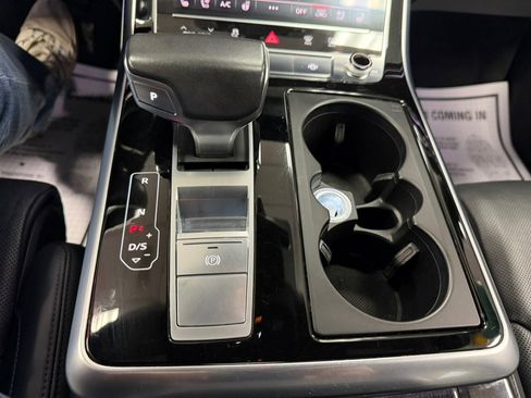 Used 2019 Audi Q8 Prestige w/ Luxury Package image 45