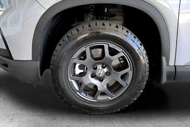 Used 2025 Honda Pilot TrailSport image 31