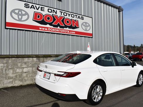 Certified 2025 Toyota Camry LE image 5