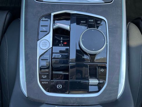 Used 2023 BMW X7 xDrive40i w/ Parking Assistance Package AWD/4WD image 42