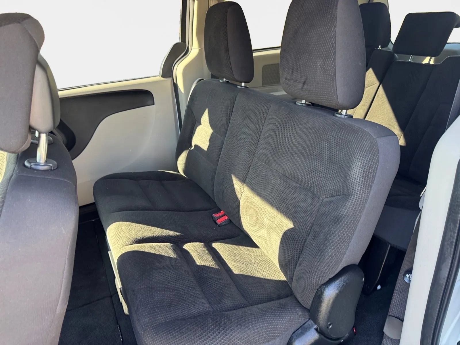 Used 2018 Dodge Grand Caravan SE w/ UConnect Hands-Free Group FWD image 11
