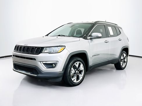 Used 2019 Jeep Compass Limited AWD/4WD image 3