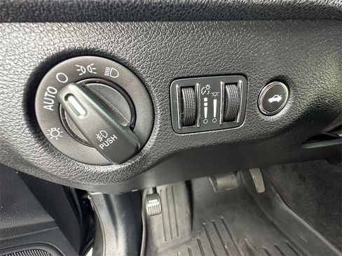 Used 2015 Dodge Charger R/T w/ Premium Group image 23