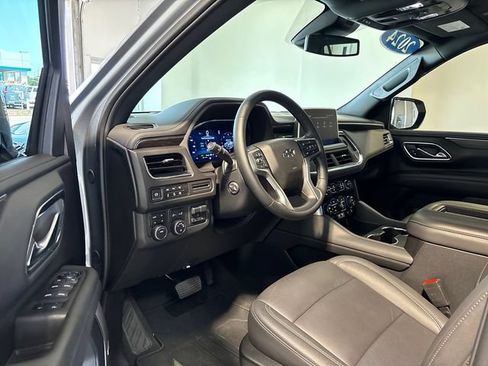 Used 2024 Chevrolet Tahoe Z71 w/ Luxury Package AWD/4WD image 7