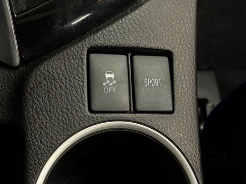 Used 2017 Toyota Corolla SE w/ SE Premium Package FWD image 18