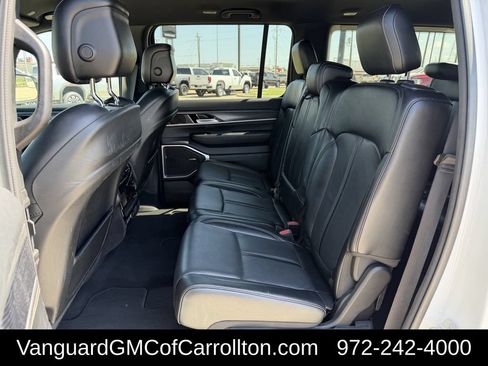 Used 2024 Jeep Wagoneer Series II w/ Flexible Seating Group AWD/4WD image 30