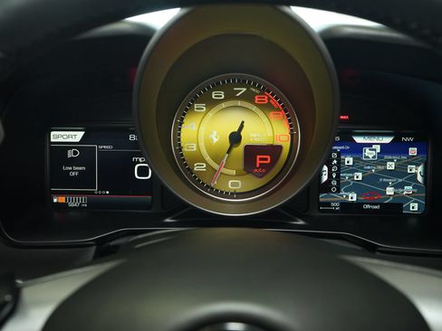Used 2021 Ferrari F8 Tributo RWD image 13