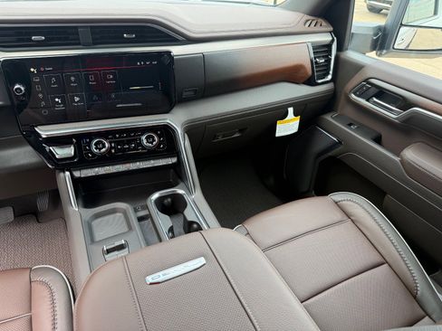New 2026 GMC Sierra 2500 Denali w/ Denali Reserve Package image 18