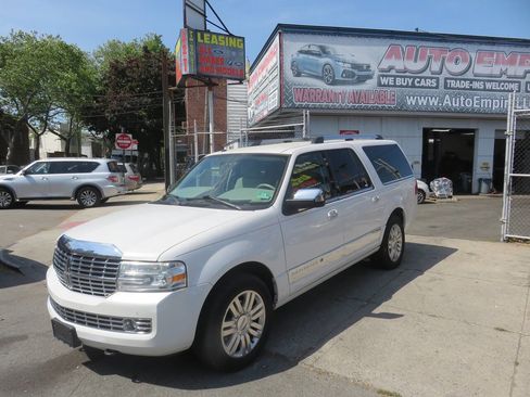 Used 2013 Lincoln Navigator L 4WD w/ HD Trailer Tow Pkg image 2