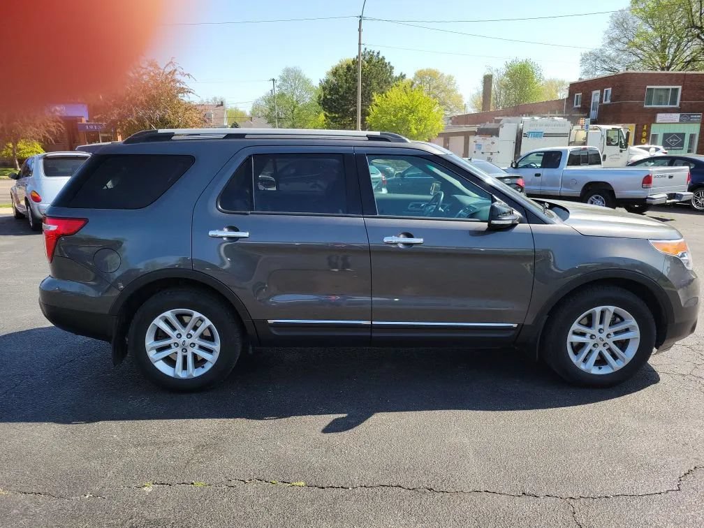 Used 2015 Ford Explorer XLT w/ Equipment Group 202A FWD image 4
