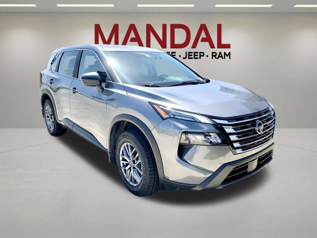 Used 2026 Nissan Rogue S FWD image 4