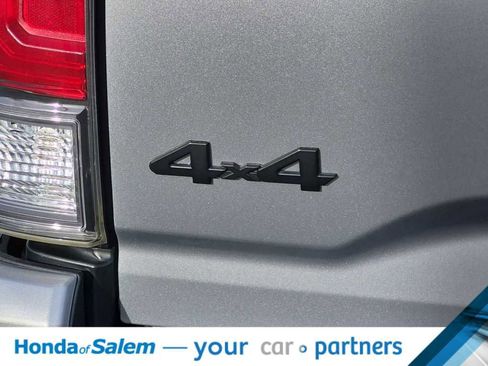 Used 2020 Toyota Tacoma TRD Off-Road image 7