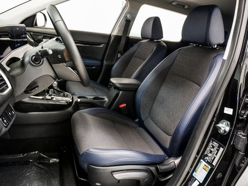 Used 2025 Kia Seltos S image 6