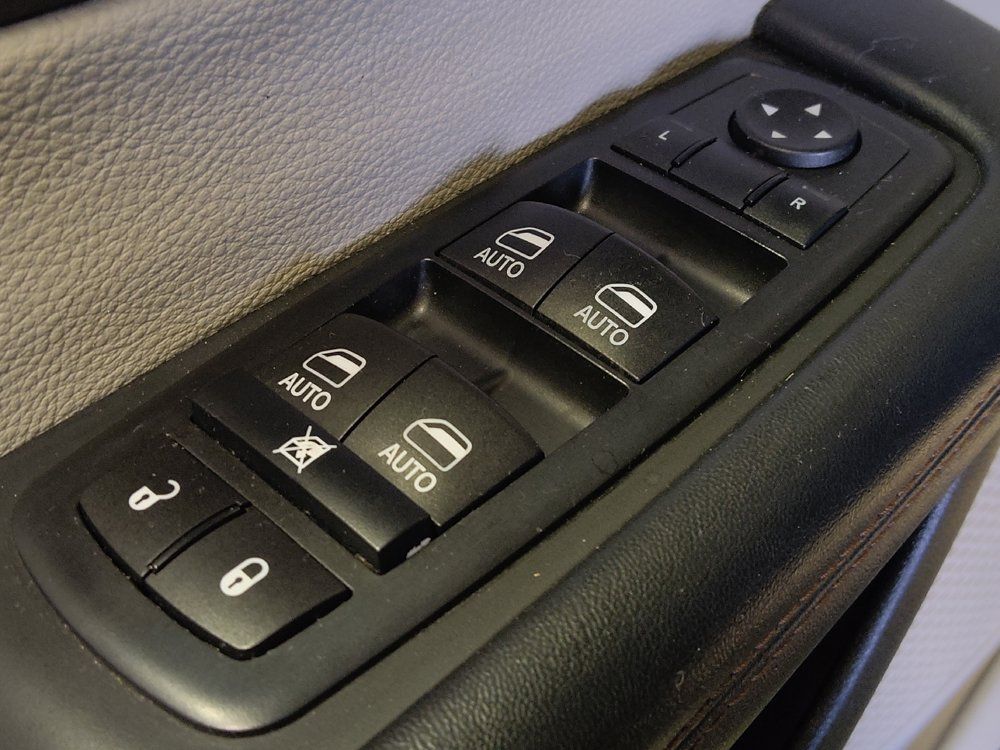 Used 2017 Chrysler Pacifica Touring-L Plus FWD image 27