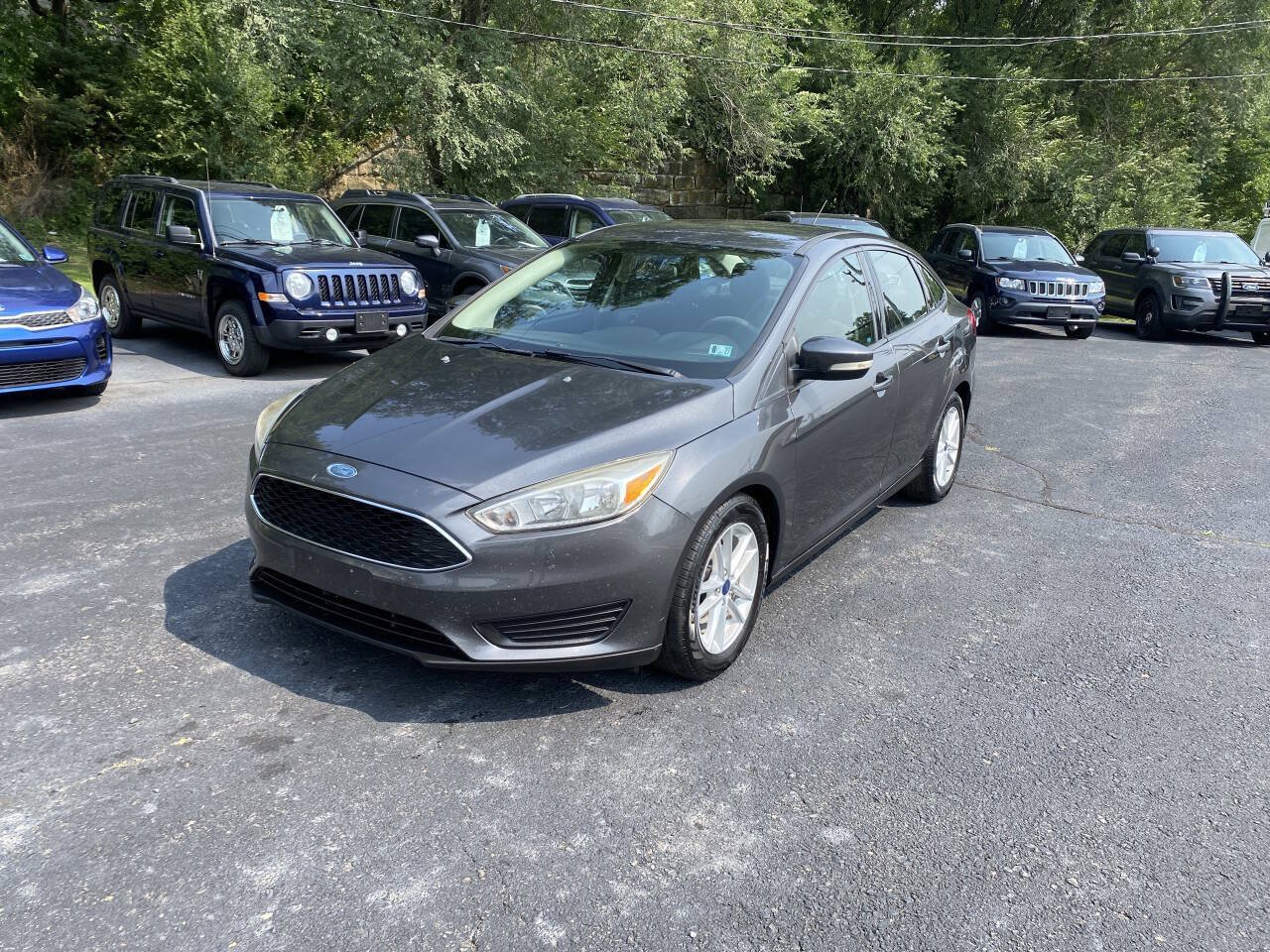 Used 2017 Ford Focus SE FWD image 1