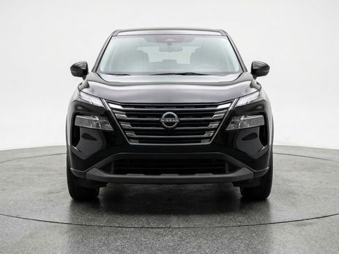 Used 2025 Nissan Rogue SV AWD/4WD image 2