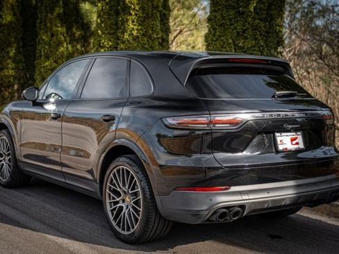 Used 2022 Porsche Cayenne Platinum Edition image 15