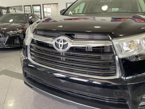 Used 2015 Toyota Highlander Plus AWD/4WD image 11